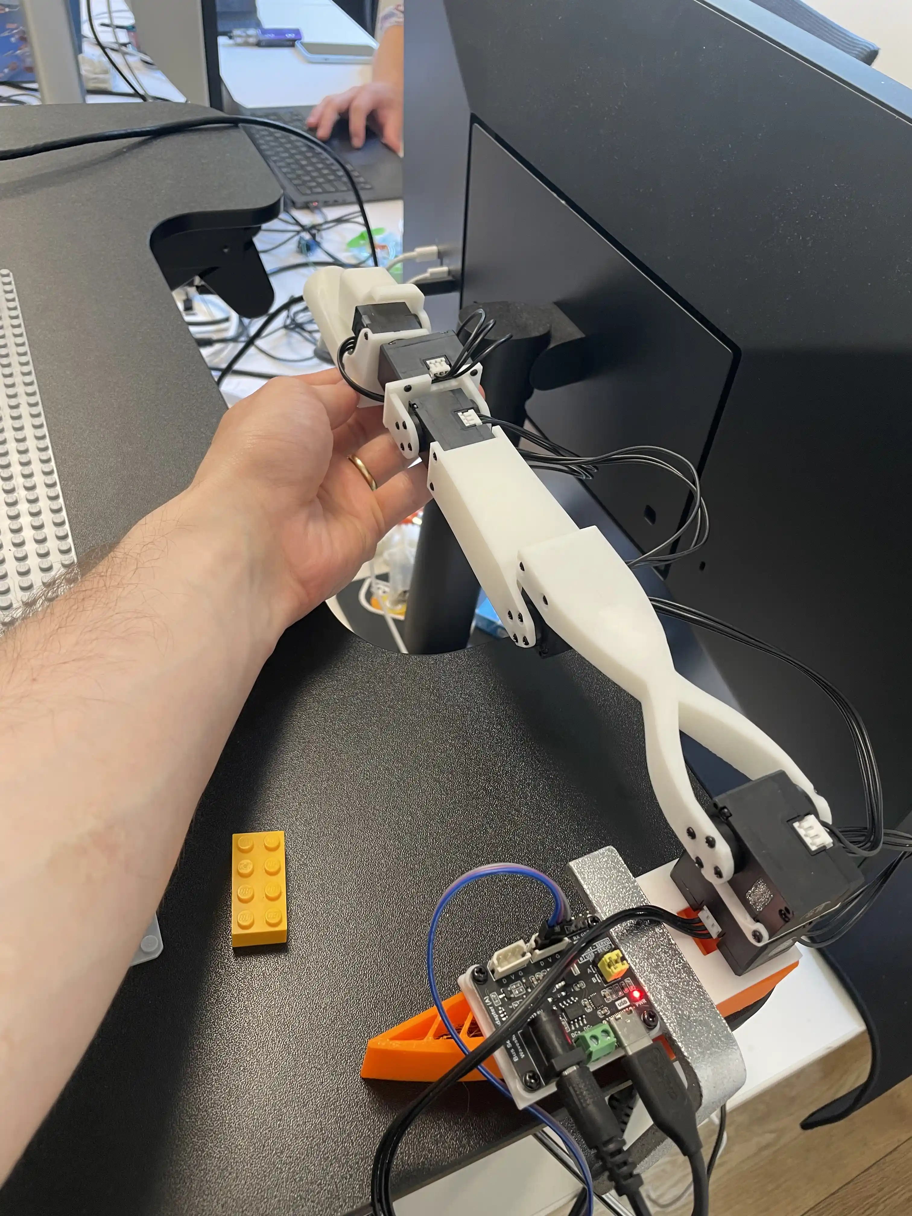 Koch v1.1 leader arm zero position Koch v1.1 leader arm zero position