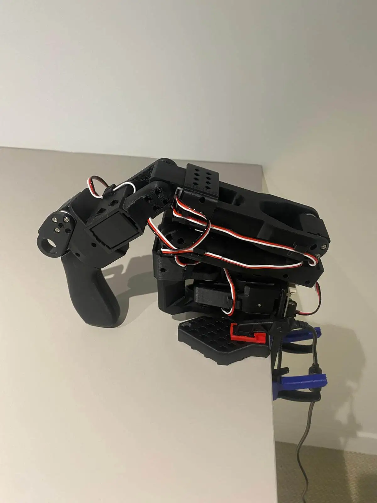 SO-101 leader arm rest position