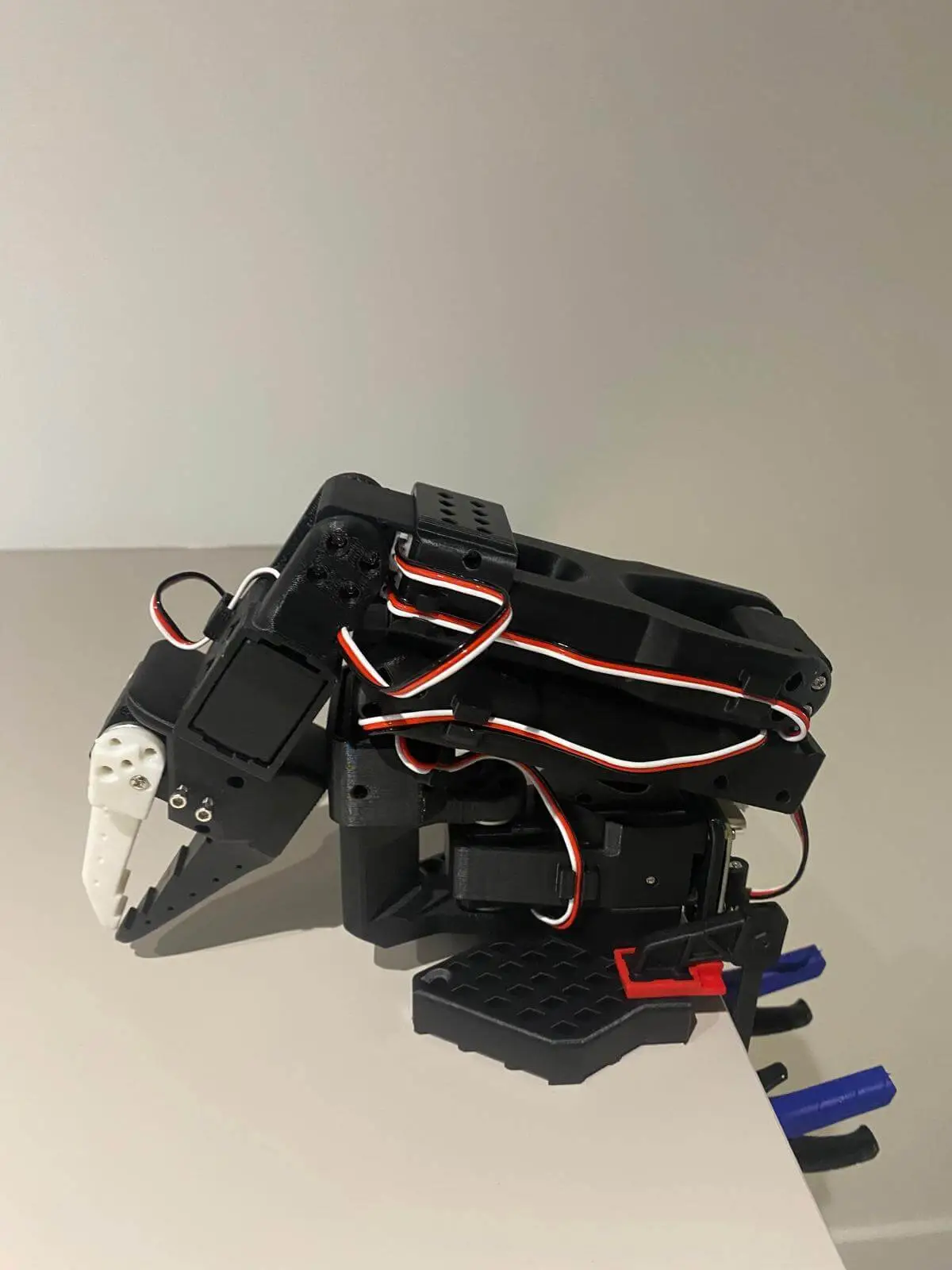 SO-101 leader arm rest position